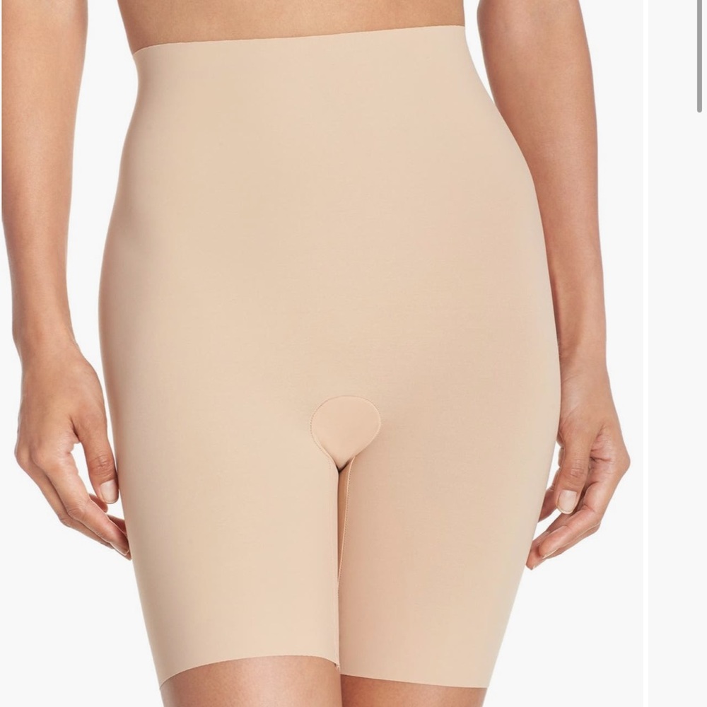 Commando
Control High Waist
Shaping Shorts